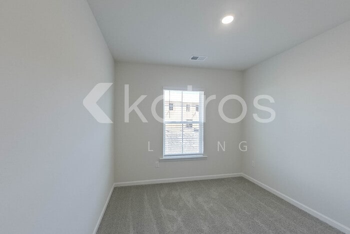 Building Photo - 2233 Banyon Cir