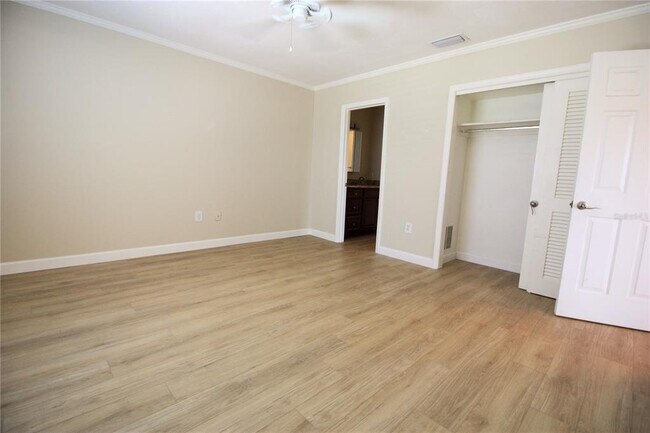 Building Photo - 1098 Villa Ln