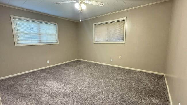 Building Photo - 402 Maridale Dr