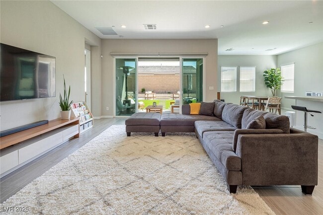 Building Photo - 832 Canonbury St