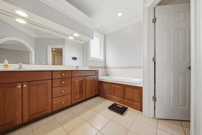 Building Photo - 4013 Lambs Creek Ct