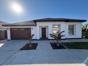 Building Photo - 5511 N 36th Ln