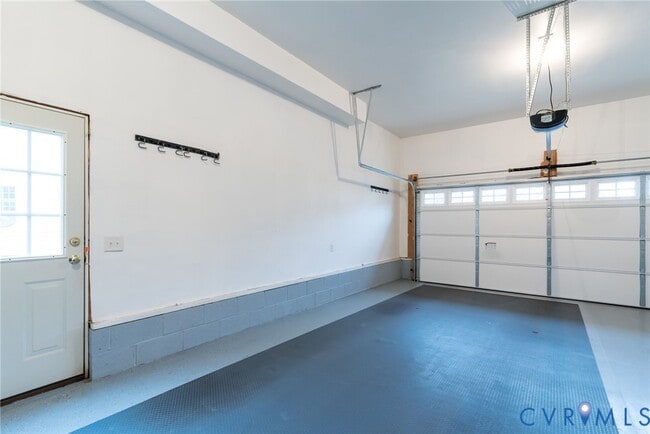 Building Photo - 11412 Pinedale Dr