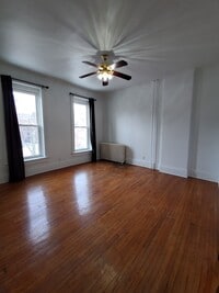 Building Photo - 1338 Main St