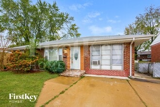 Building Photo - 9946 MacKenzie Rd