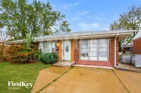 Building Photo - 9946 MacKenzie Rd