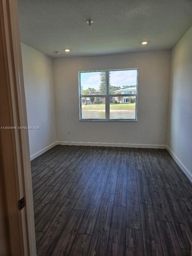 Building Photo - 5859 Shining Sea Ct