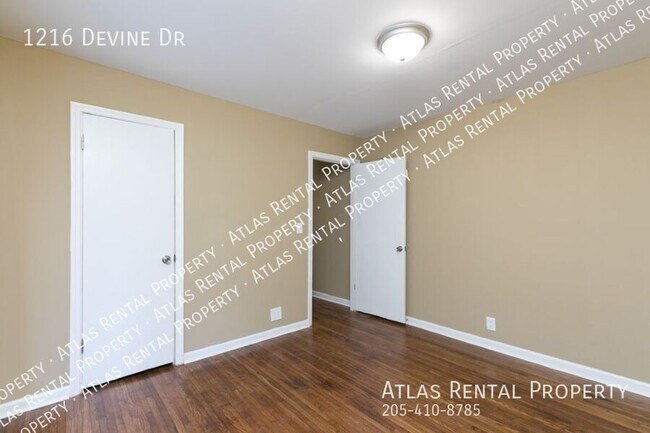 Building Photo - 1216 Devine Dr