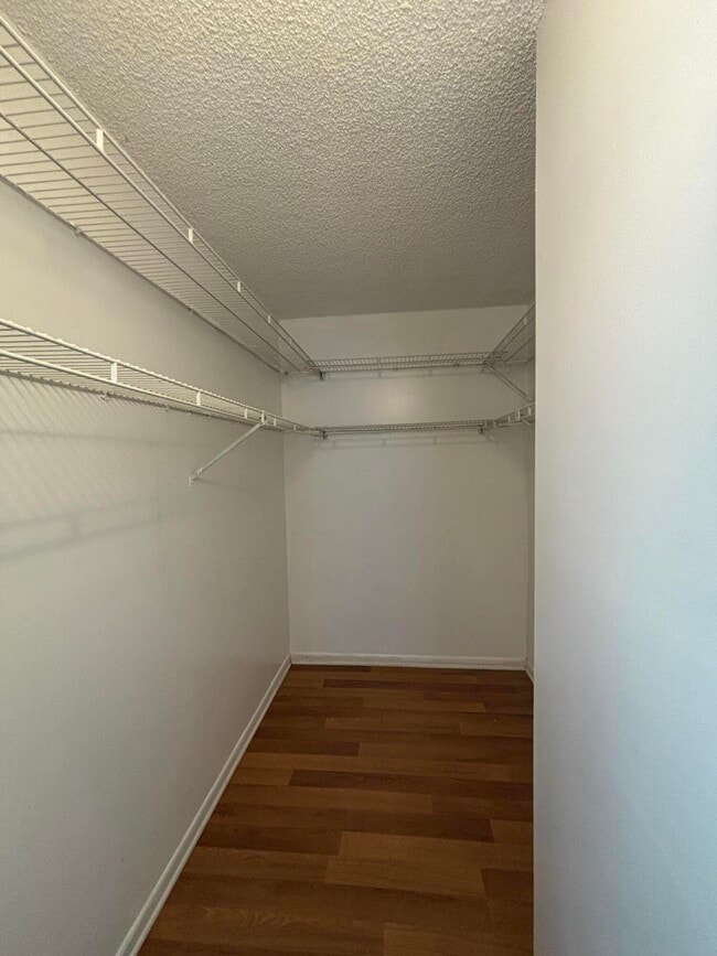 Building Photo - 201 Foxtail Dr