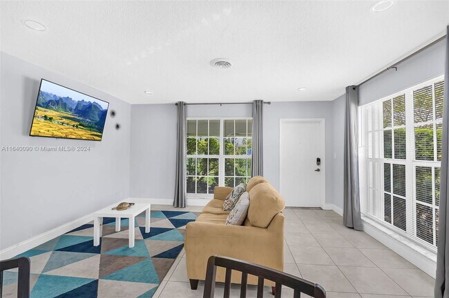 Building Photo - 2160 NE 56th St