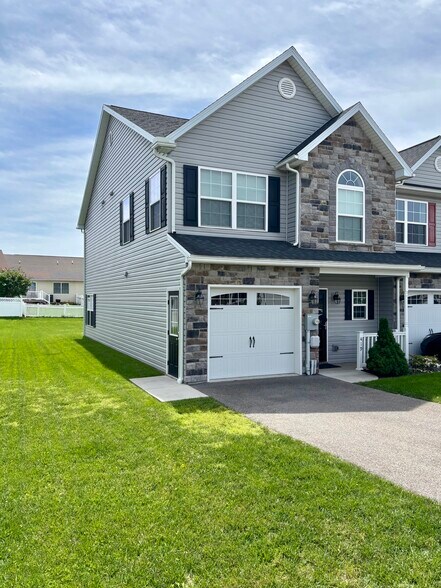 Building Photo - 419 Tritle Ave