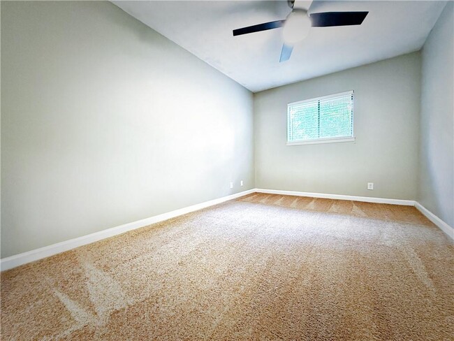 Building Photo - 2875 Torreya Way SE