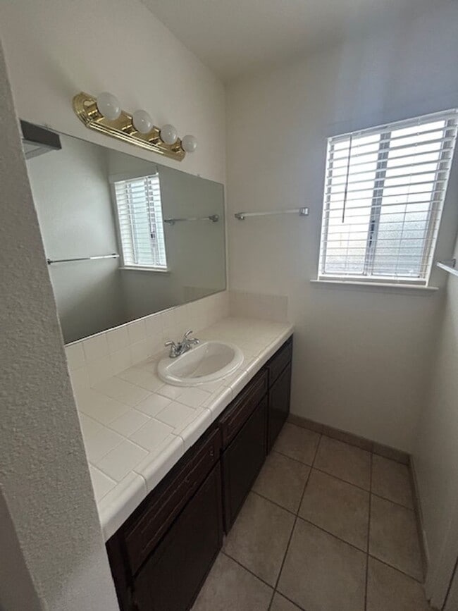 Building Photo - *** MOVE IN SPECIAL - $300.00 OFF FIRST MONTHS RENT***