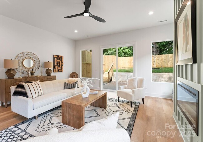 Building Photo - 2411 Pruitt St