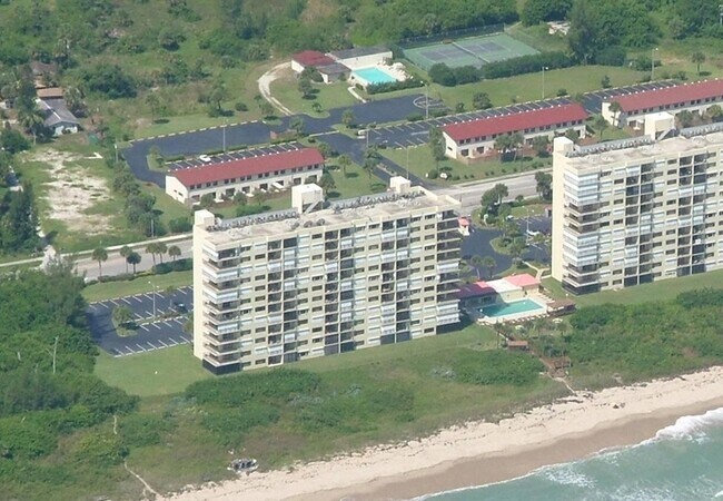 Building Photo - 4235 N Hwy A1A