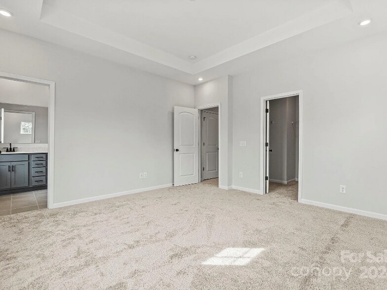 Building Photo - 7105 Brookview Ln