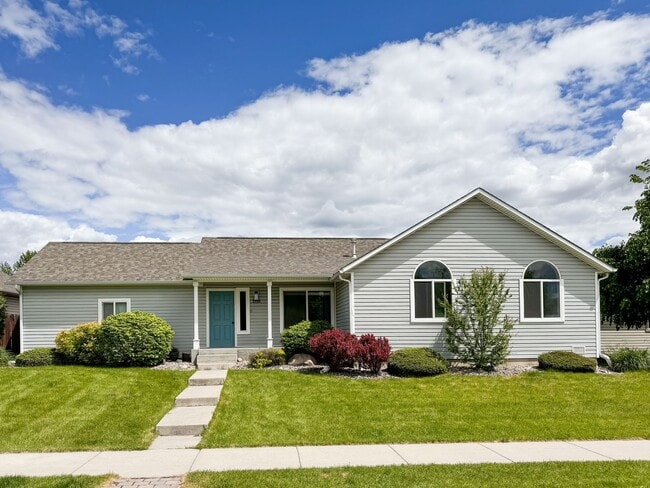 Primary Photo - 3 Bed - 2 Bath - Fenced Yard