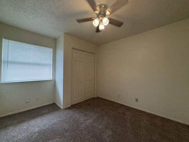 Building Photo - 5501 Rose Hill Cir