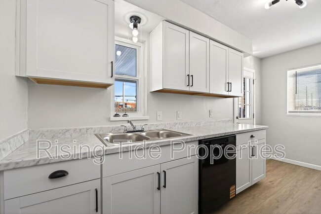 Building Photo - 1937 N Sunny Ridge Rd