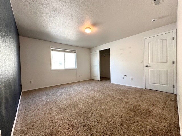 Building Photo - 327 S Aspen St