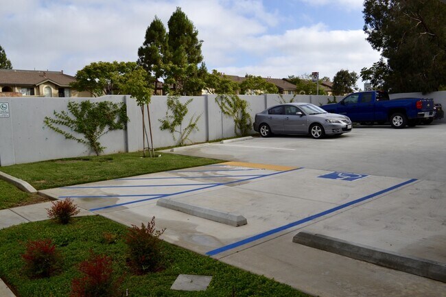 Building Photo - MOVE IN READY 2/2 with 2 Assigned Parking! In Unit Washer & Dryer! Gated Community! Centrally Loc...