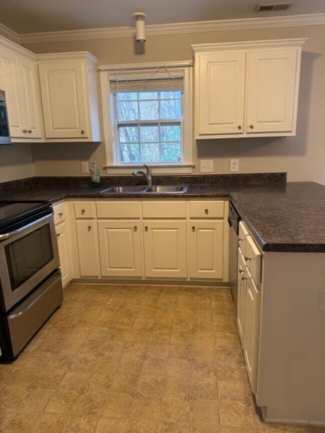 Building Photo - 105 Tillage Pl