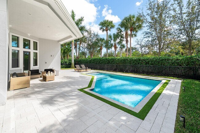 Building Photo - 2600 NW 69th St