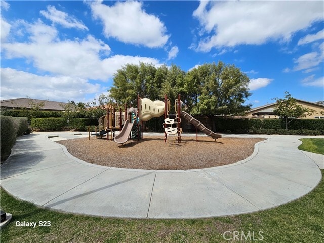 Building Photo - 283 Tanglewood Dr