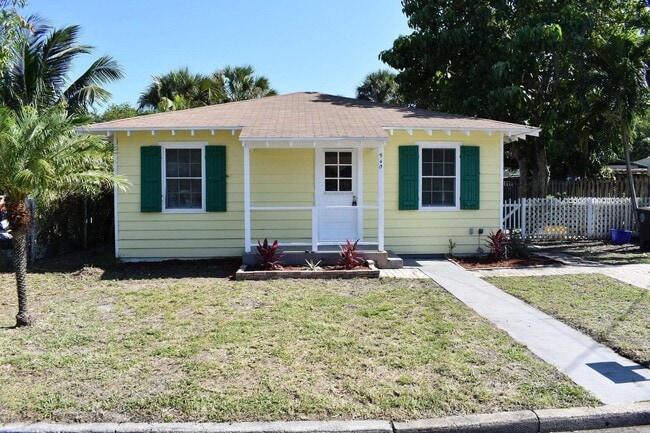 Primary Photo - 940 Bignonia Rd