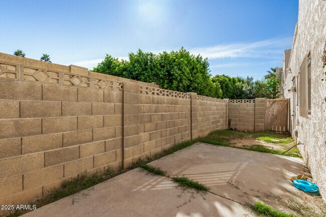 Building Photo - 16021 N 25th Dr