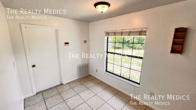 Building Photo - 6421 Undine Way