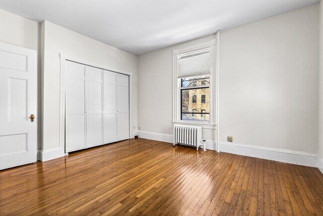 Building Photo - 5 Fairbanks St