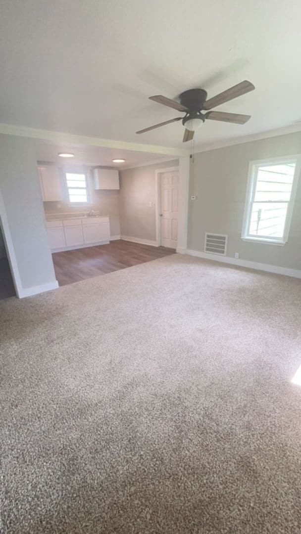 Building Photo - Fully Renovated Spacious 3 Bedroom 1.5 Bat...
