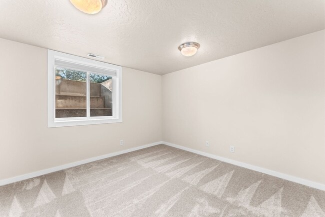 Building Photo - Exceptional Boise West Bench Home