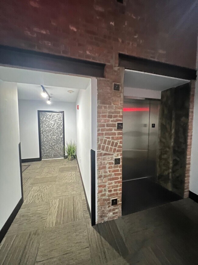 Building Photo - 338 Grove St