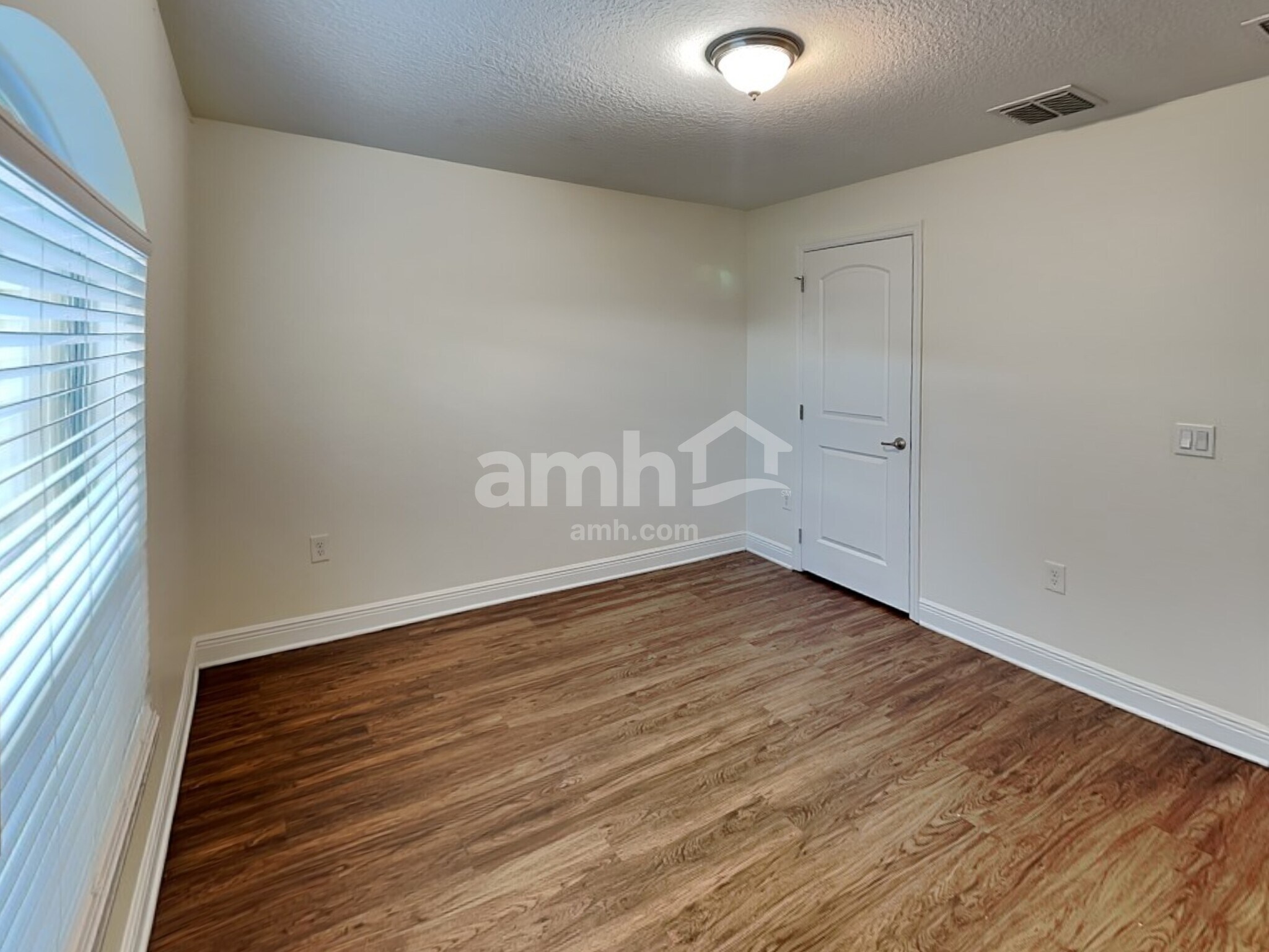 Building Photo - 2070 Big Buck Dr
