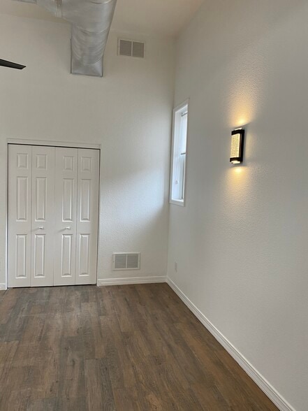 Building Photo - 325 S Union Ave