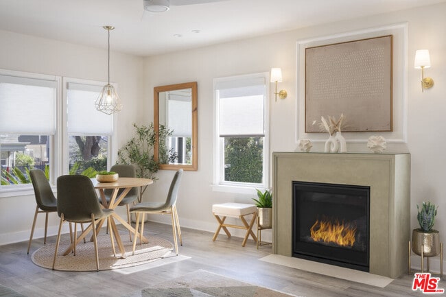 Building Photo - 725 N Harvard Blvd