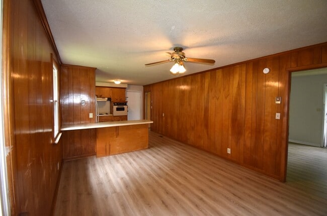 Building Photo - 3 Bedroom Home For Rent Near Post!