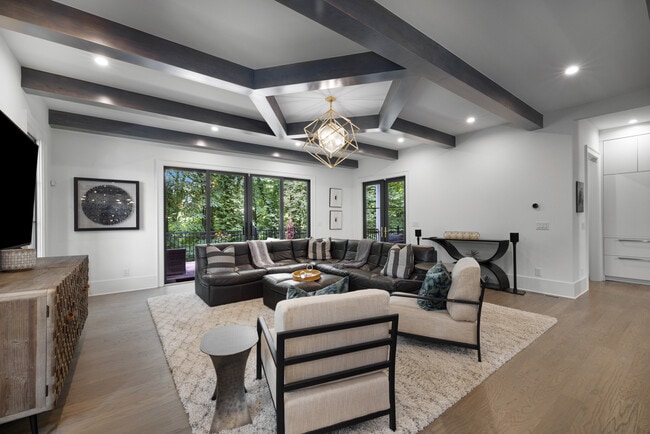 Building Photo - 306 Pinecrest Rd NE