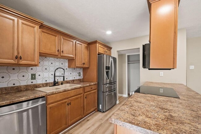 Building Photo - Spacious 3-Bedroom Home in The Colony – Available Now!