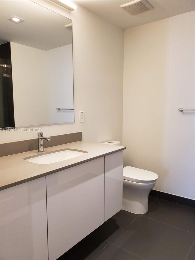 Building Photo - 1600 NE 1st Ave