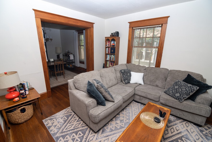 Building Photo - 308 E Linn St