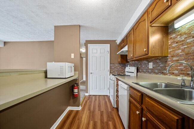 Building Photo - 97 Kenwood Dr