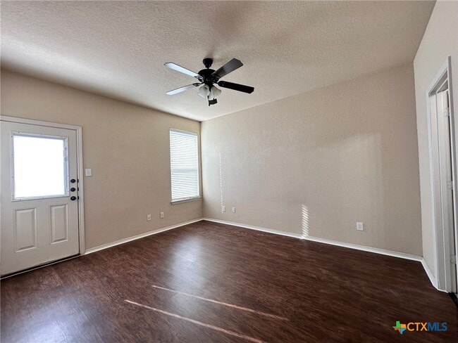 Building Photo - 502 Creekside Cir