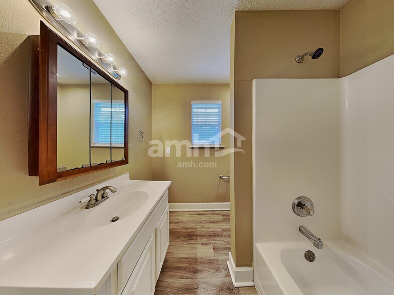 Building Photo - 208 Winding Willow Trl
