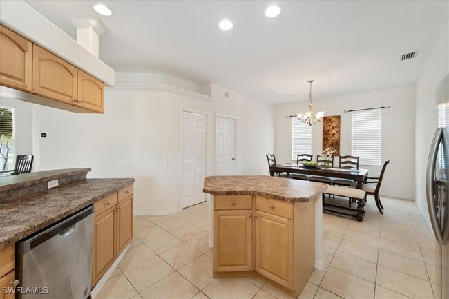 Building Photo - 2865 SW 25th Ave