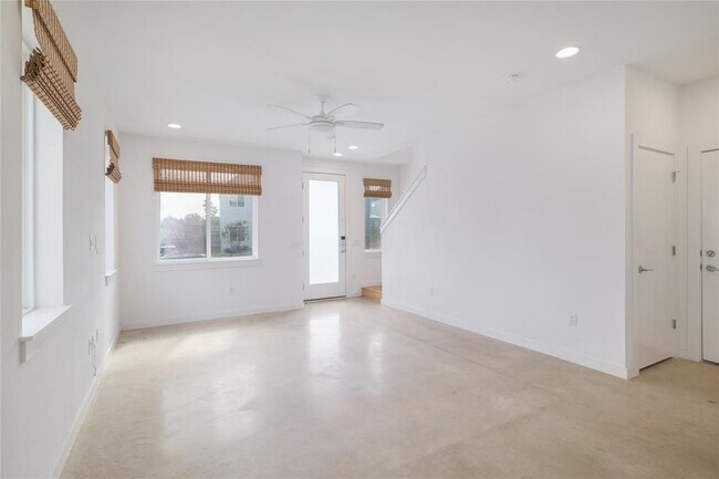 Building Photo - 1192 Sarabeth Way