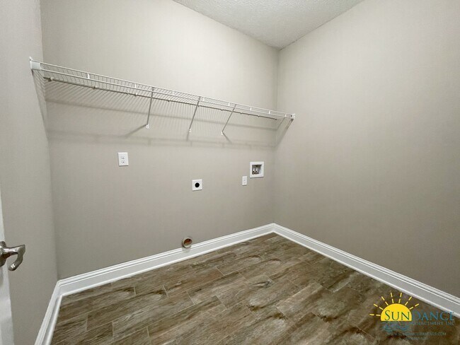 Building Photo - Gorgeous 4 Bedroom Home in Shalimar