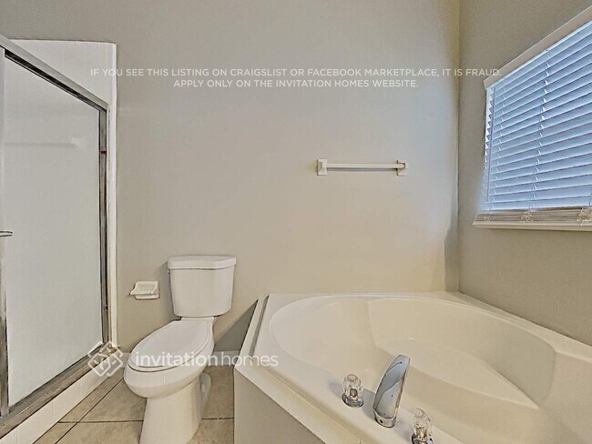 Building Photo - 2451 Sweetwater Blvd